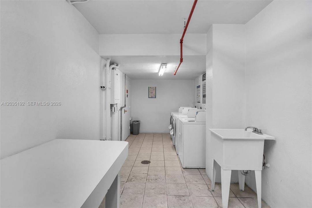 For Sale: $379,000 (1 beds, 1 baths, 1005 Square Feet)
