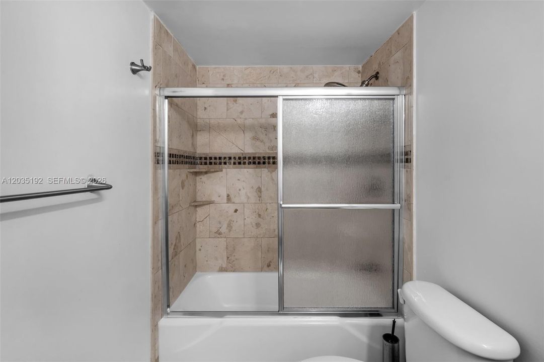 For Sale: $379,000 (1 beds, 1 baths, 1005 Square Feet)