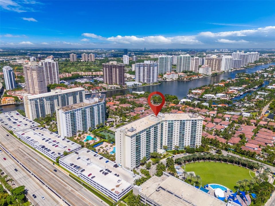 For Sale: $379,000 (1 beds, 1 baths, 1005 Square Feet)