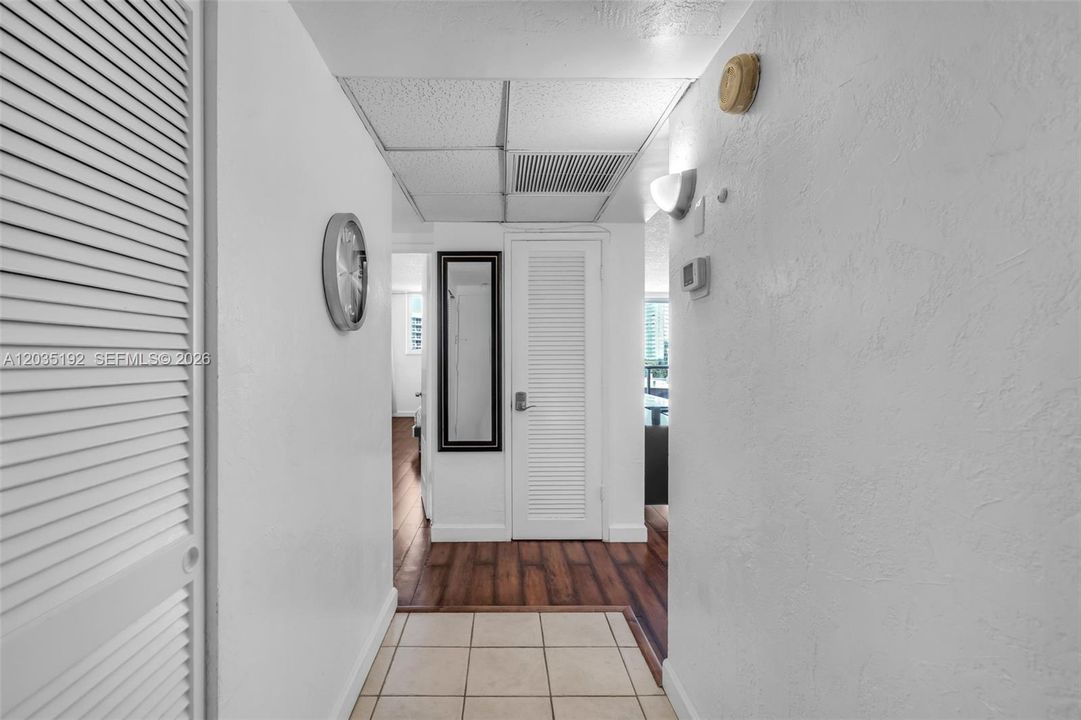 For Sale: $379,000 (1 beds, 1 baths, 1005 Square Feet)