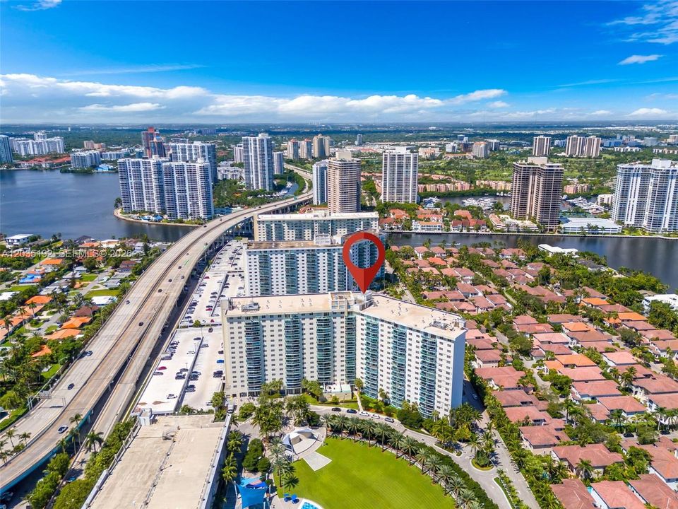 For Sale: $379,000 (1 beds, 1 baths, 1005 Square Feet)