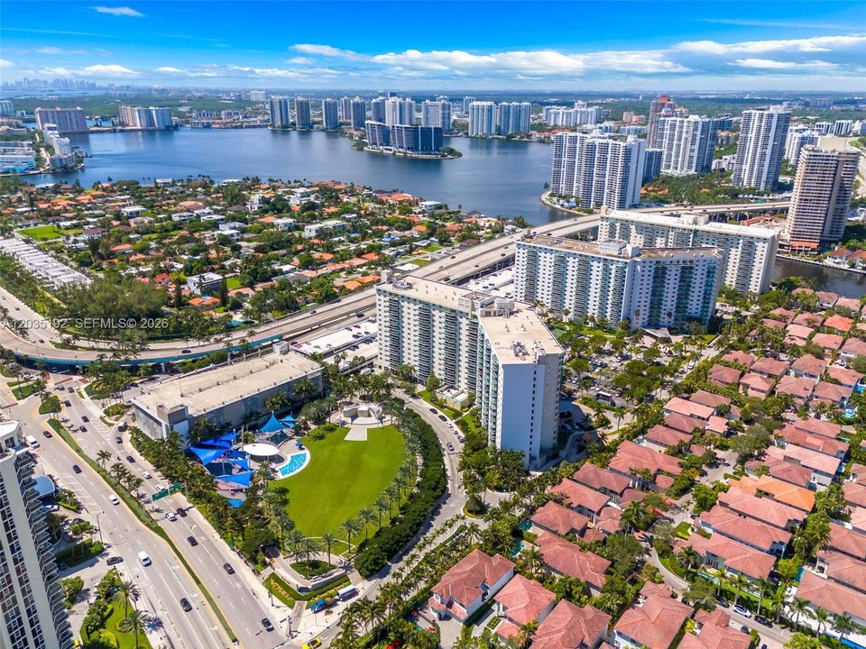 For Sale: $379,000 (1 beds, 1 baths, 1005 Square Feet)