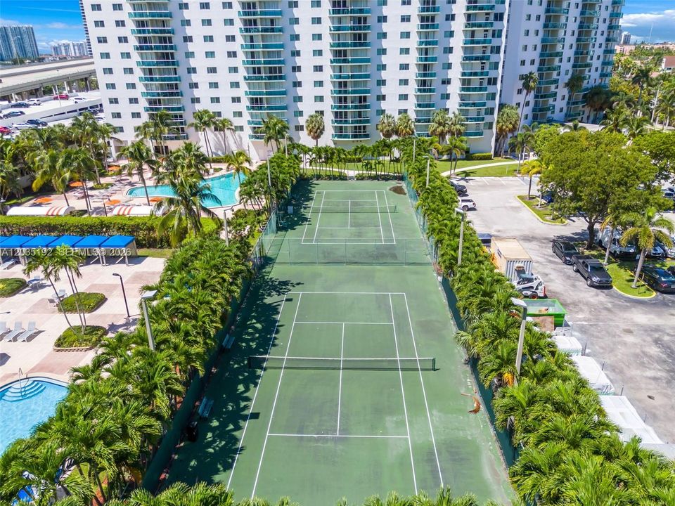For Sale: $379,000 (1 beds, 1 baths, 1005 Square Feet)