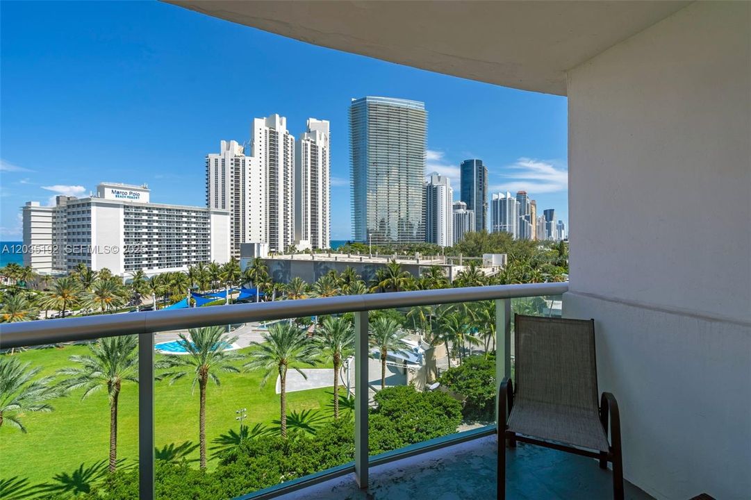 For Sale: $379,000 (1 beds, 1 baths, 1005 Square Feet)