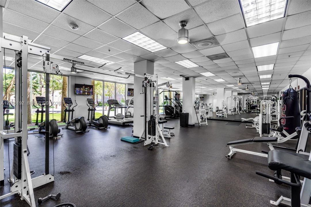 For Sale: $379,000 (1 beds, 1 baths, 1005 Square Feet)
