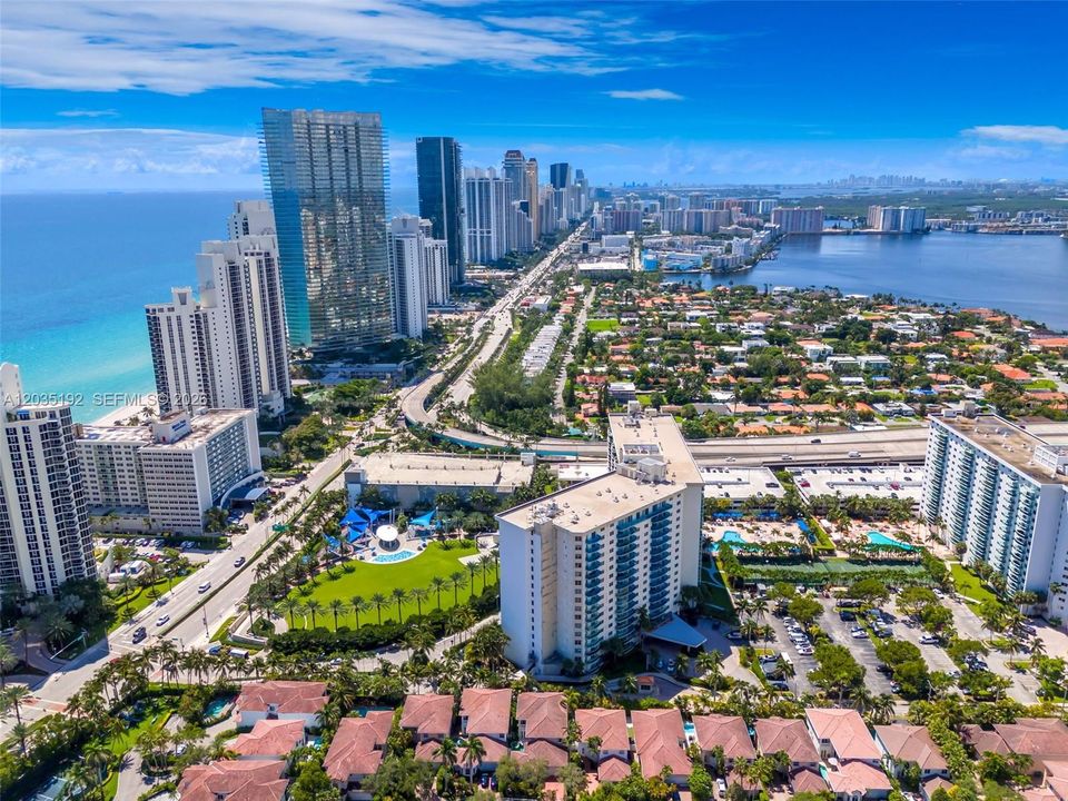 For Sale: $379,000 (1 beds, 1 baths, 1005 Square Feet)