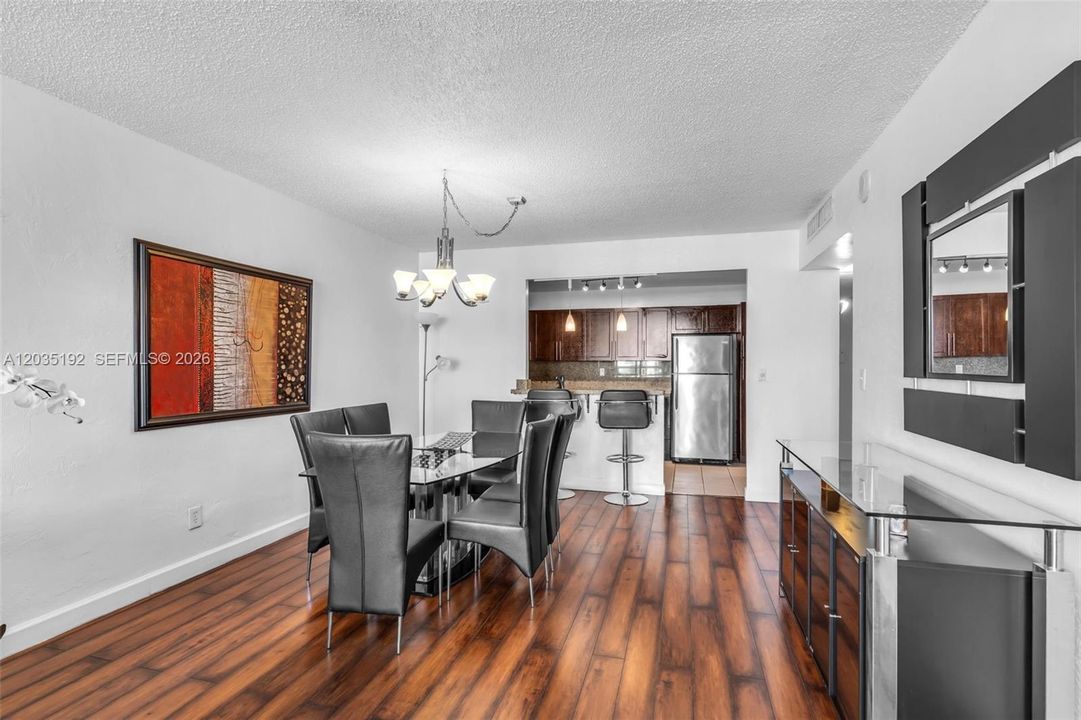 For Sale: $379,000 (1 beds, 1 baths, 1005 Square Feet)