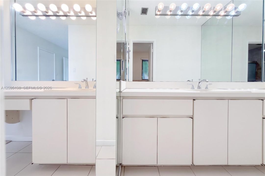 For Sale: $1,250,000 (3 beds, 2 baths, 2745 Square Feet)
