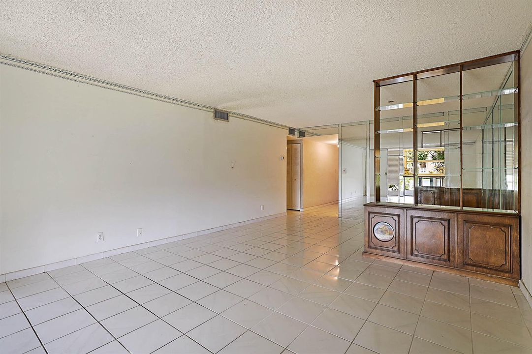 9201 Sunrise Lakes Blvd #107-9