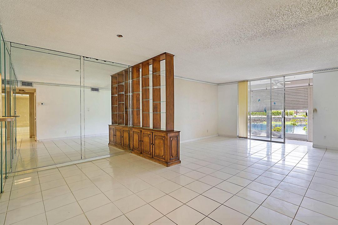 9201 Sunrise Lakes Blvd #107-3