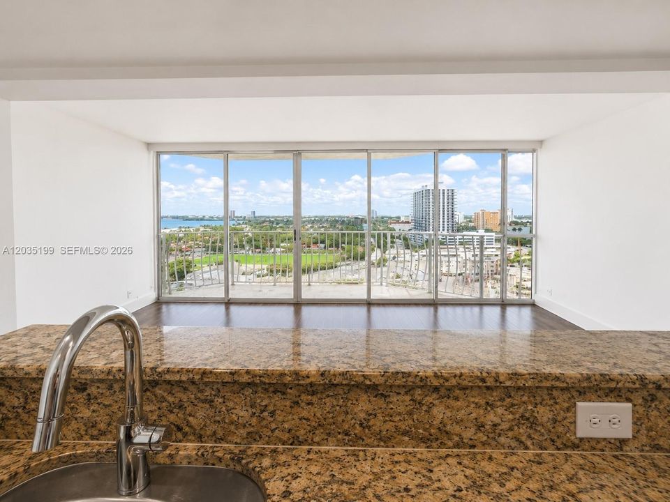 В аренду: $2,900 (2 спален, 2 ванн, 1061 Квадратных фут)