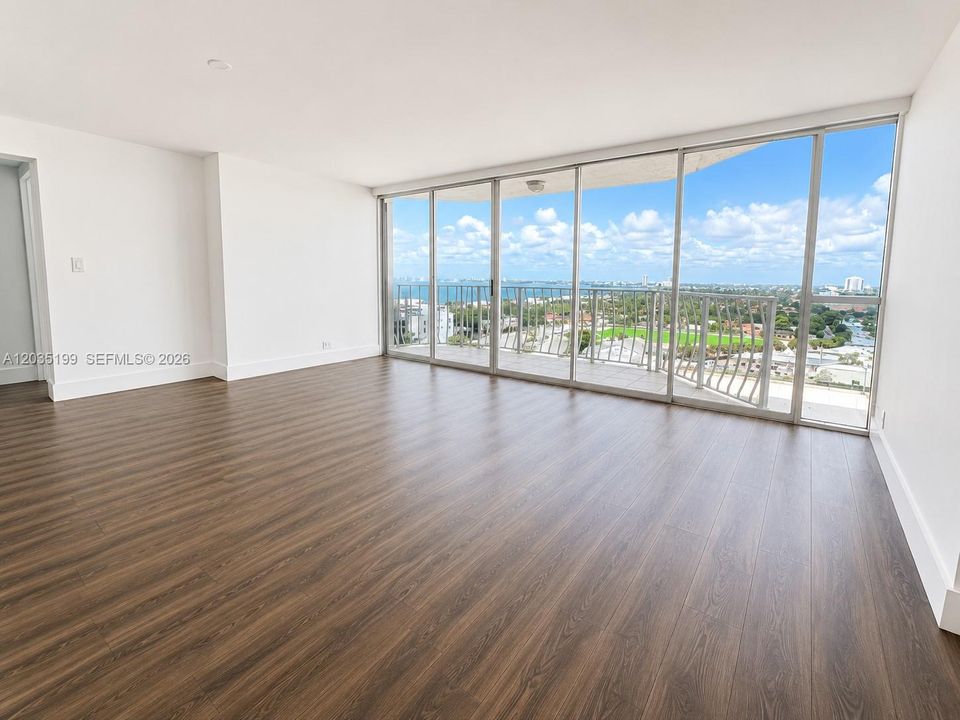 В аренду: $2,900 (2 спален, 2 ванн, 1061 Квадратных фут)