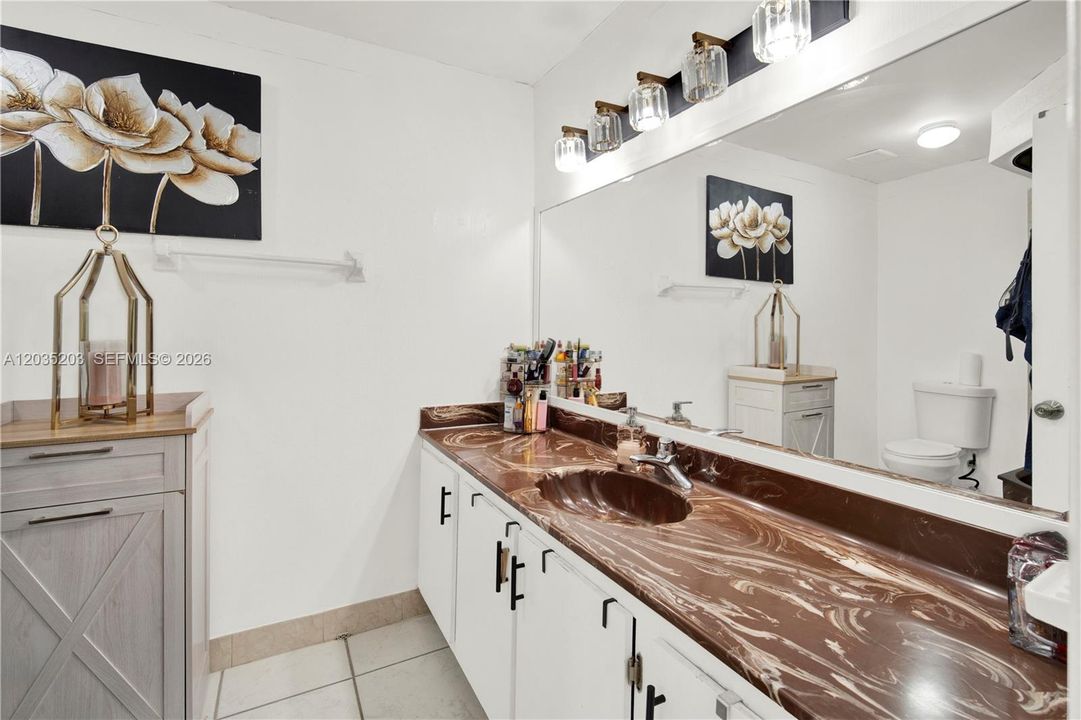 For Sale: $349,900 (3 beds, 2 baths, 1850 Square Feet)