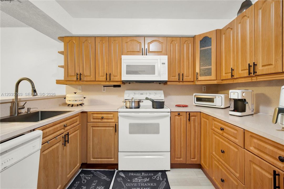 For Sale: $349,900 (3 beds, 2 baths, 1850 Square Feet)