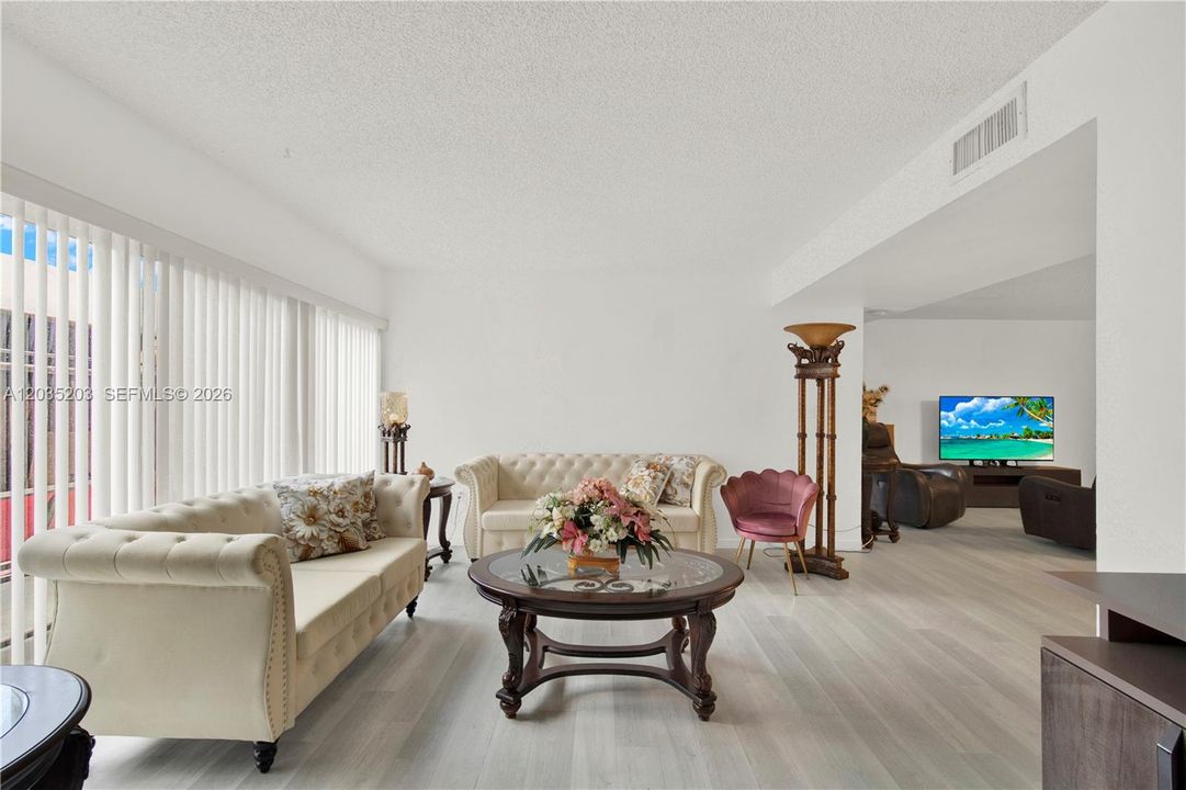 For Sale: $349,900 (3 beds, 2 baths, 1850 Square Feet)