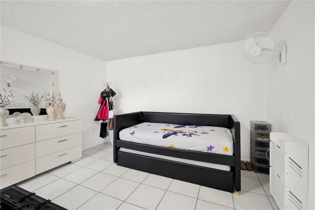 For Sale: $349,900 (3 beds, 2 baths, 1850 Square Feet)