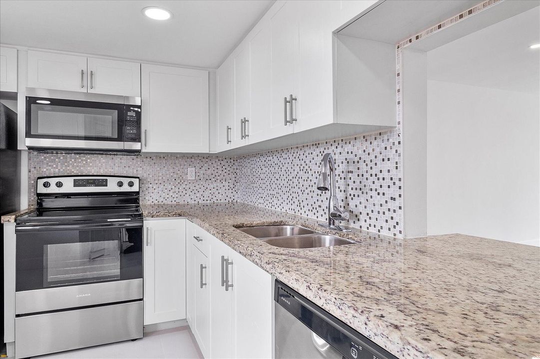18-1302 NE 191st St_18