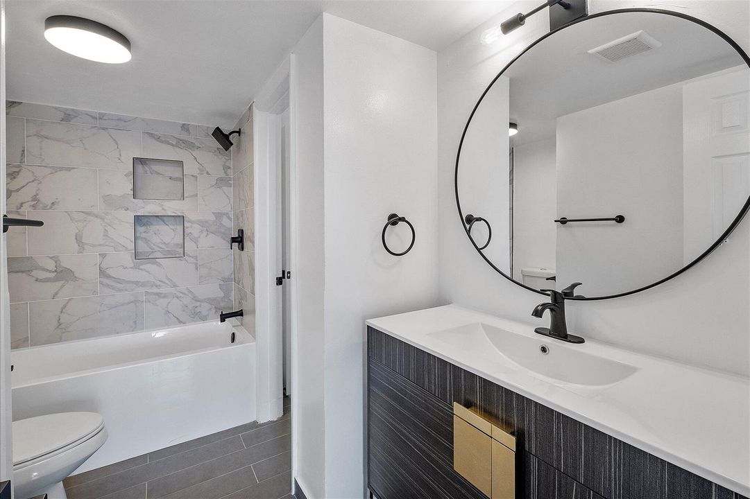 25-1302 NE 191st St_25