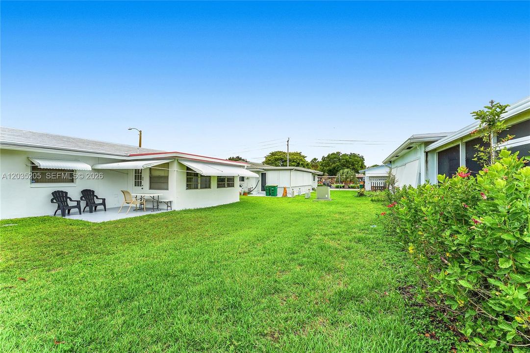 For Sale: $325,000 (2 beds, 2 baths, 1318 Square Feet)