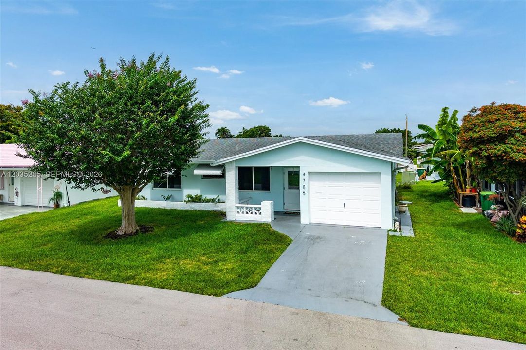 For Sale: $325,000 (2 beds, 2 baths, 1318 Square Feet)