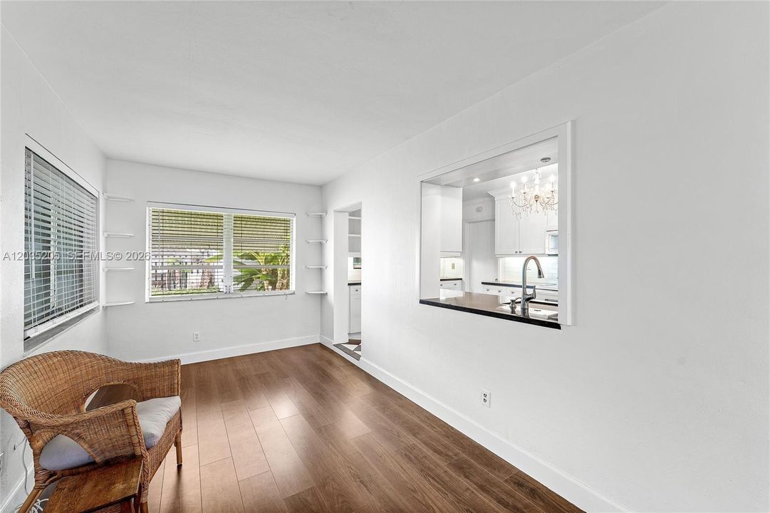 For Sale: $325,000 (2 beds, 2 baths, 1318 Square Feet)