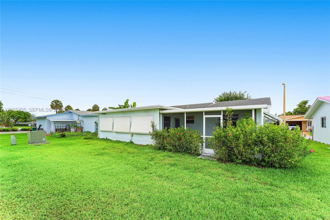 For Sale: $325,000 (2 beds, 2 baths, 1318 Square Feet)