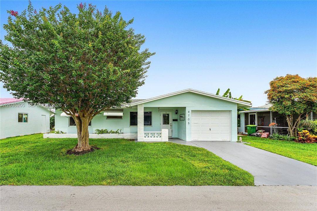 For Sale: $325,000 (2 beds, 2 baths, 1318 Square Feet)
