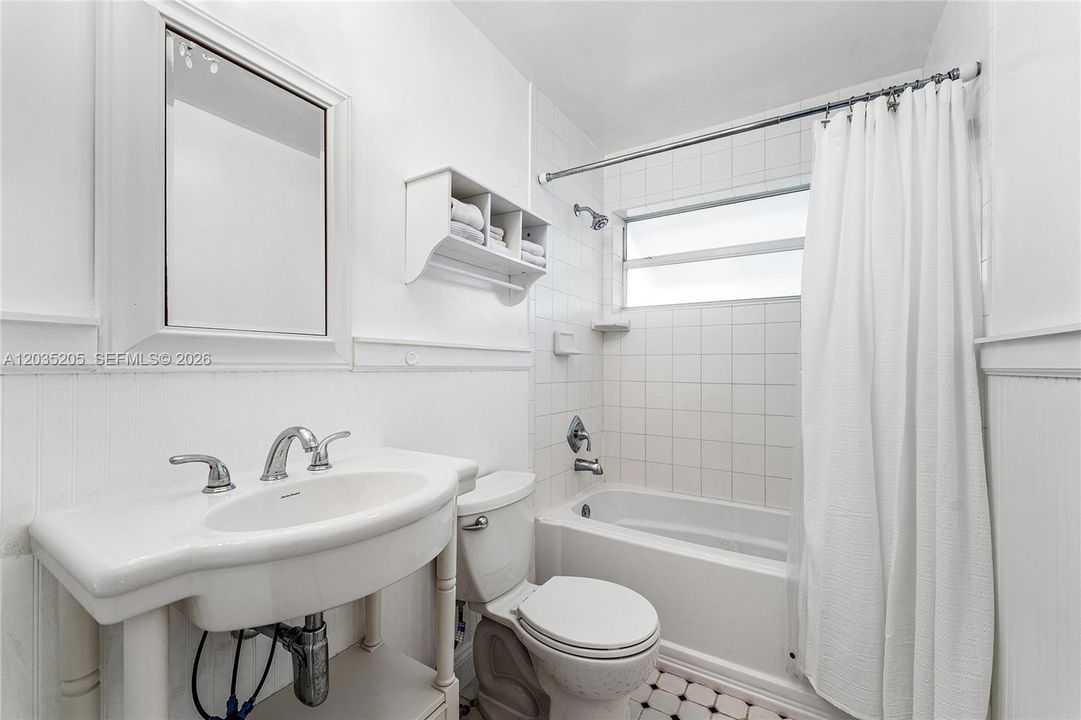 For Sale: $325,000 (2 beds, 2 baths, 1318 Square Feet)