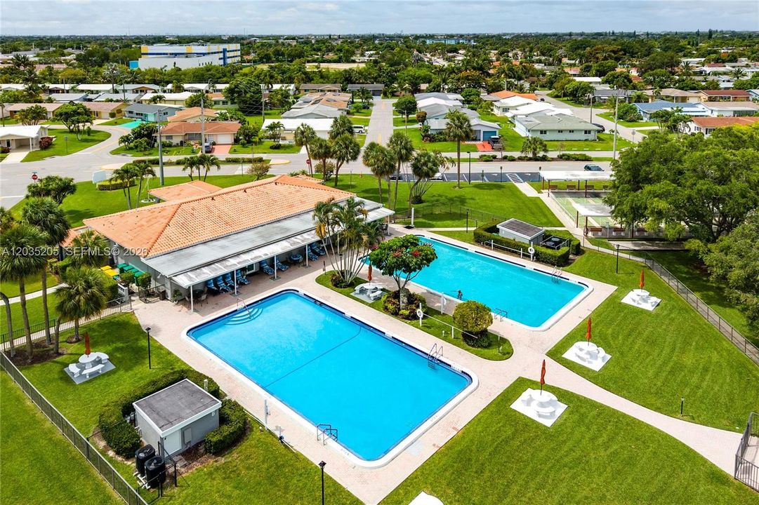 For Sale: $325,000 (2 beds, 2 baths, 1318 Square Feet)