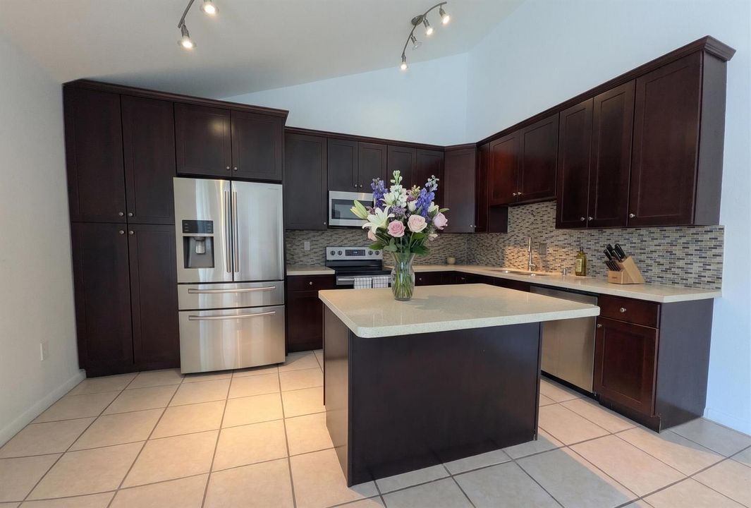 Virtually staged kitchen 3