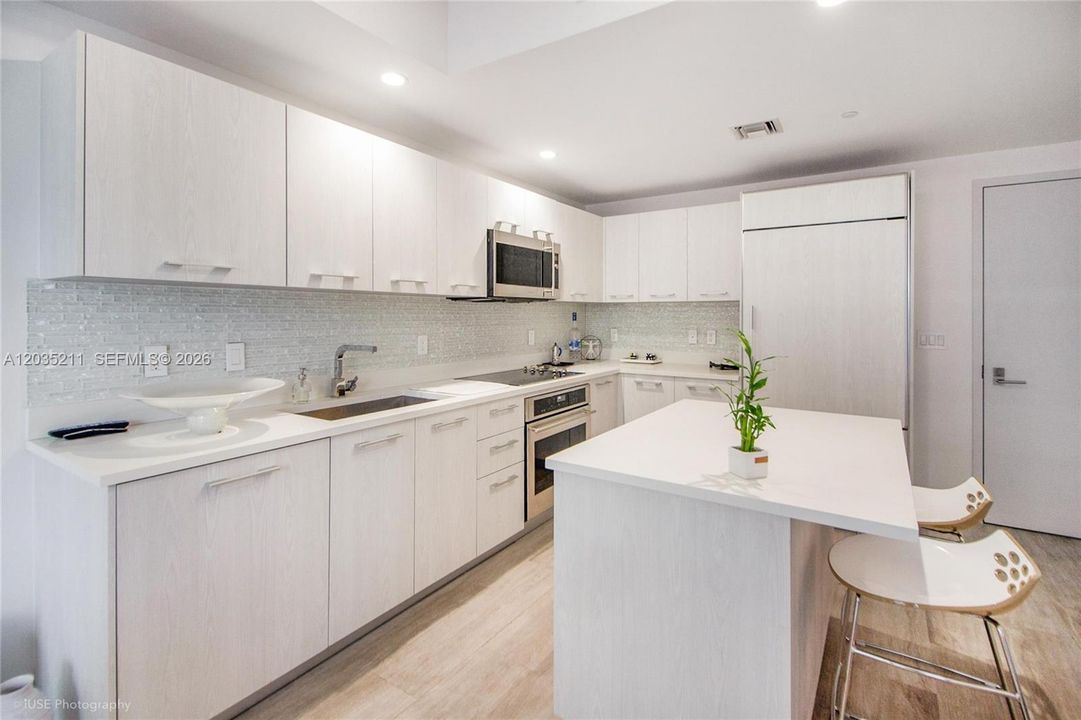 For Rent: $3,950 (1 beds, 1 baths, 609 Square Feet)