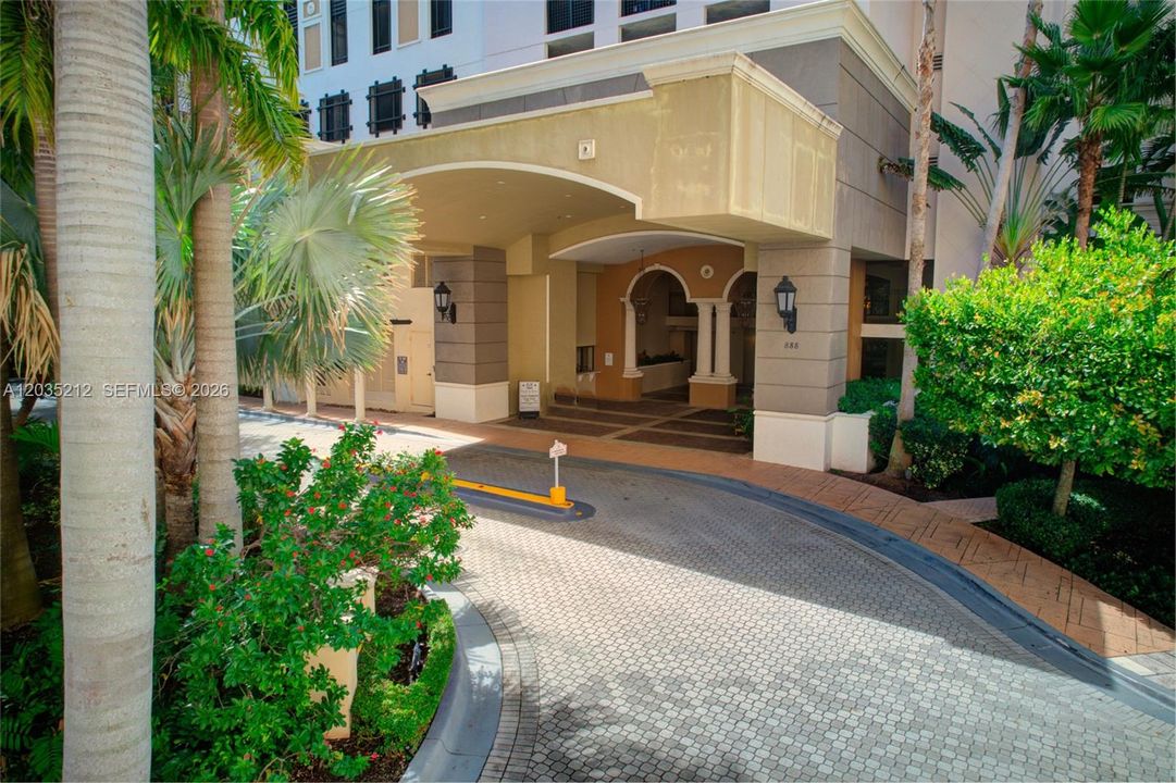PUERTA DE PALMAS FRONT ENTRANCE