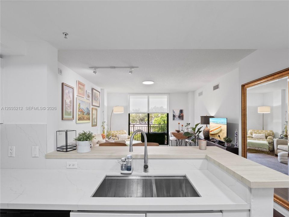 KITCHEN WITH STAINLESS STEEL APPLIANCES, QUARTZ AND PORCELAIN FINISHES