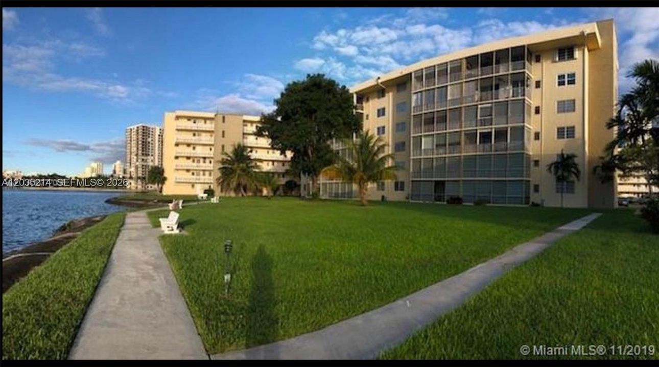 For Sale: $185,000 (1 beds, 1 baths, 817 Square Feet)