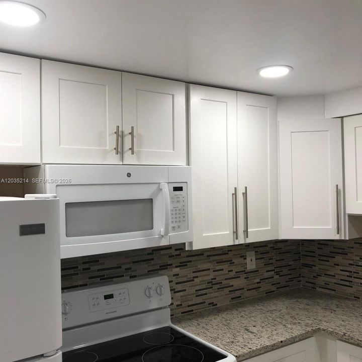 For Sale: $185,000 (1 beds, 1 baths, 817 Square Feet)