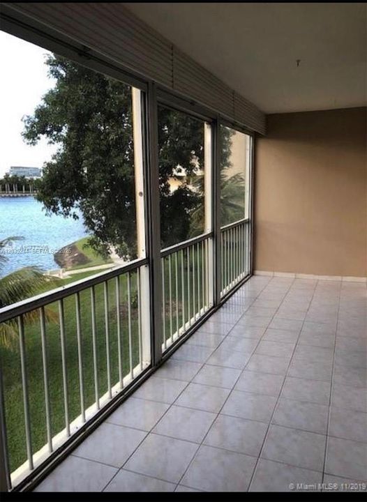 For Sale: $185,000 (1 beds, 1 baths, 817 Square Feet)