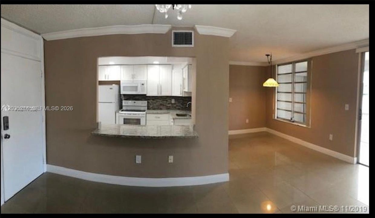 For Sale: $185,000 (1 beds, 1 baths, 817 Square Feet)