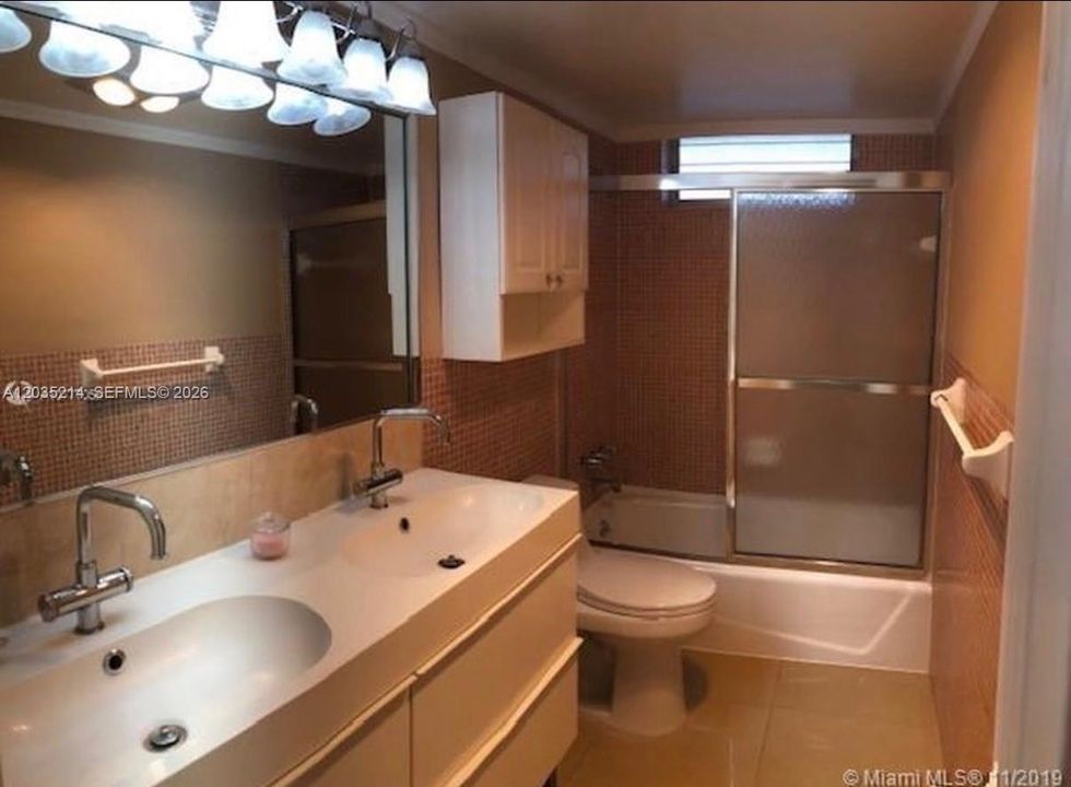 For Sale: $185,000 (1 beds, 1 baths, 817 Square Feet)