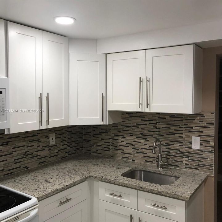For Sale: $185,000 (1 beds, 1 baths, 817 Square Feet)
