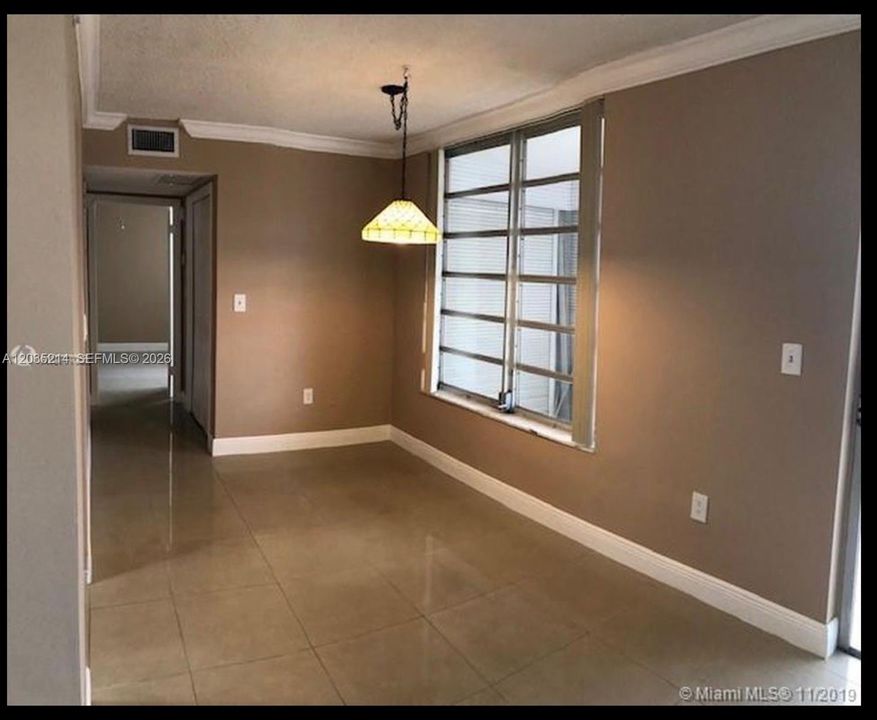 For Sale: $185,000 (1 beds, 1 baths, 817 Square Feet)