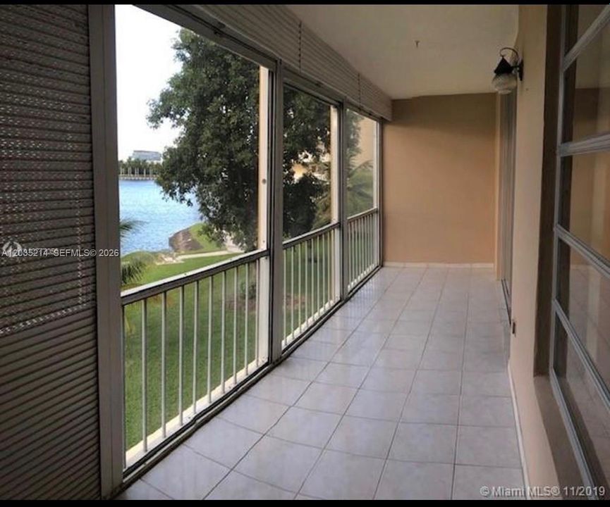For Sale: $185,000 (1 beds, 1 baths, 817 Square Feet)