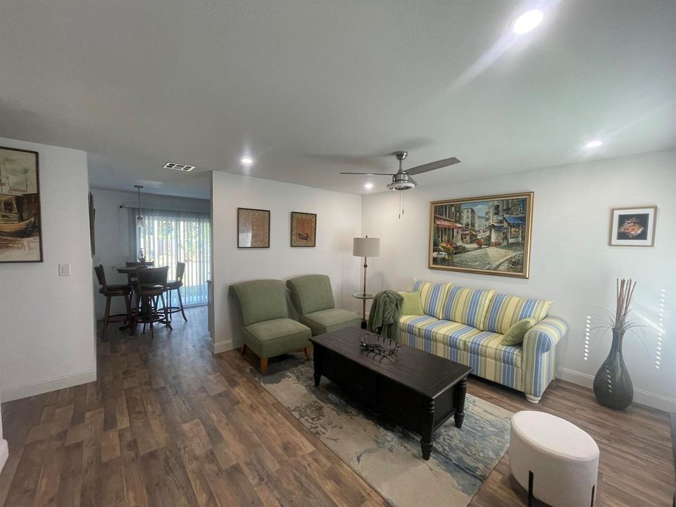 LIVINGROOM