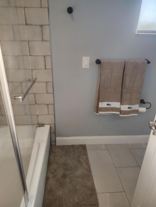 ENTRANCE TO FULL BATH