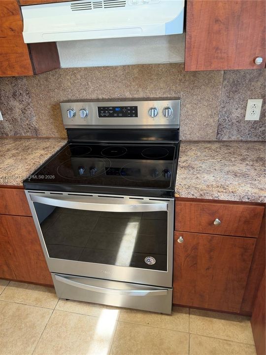 For Rent: $2,800 (3 beds, 1 baths, 1050 Square Feet)