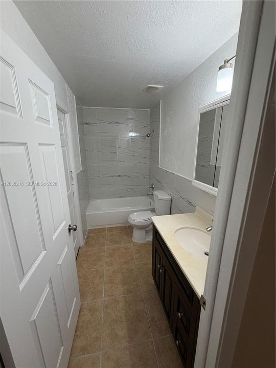 For Rent: $2,800 (3 beds, 1 baths, 1050 Square Feet)