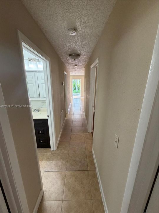 For Rent: $2,800 (3 beds, 1 baths, 1050 Square Feet)