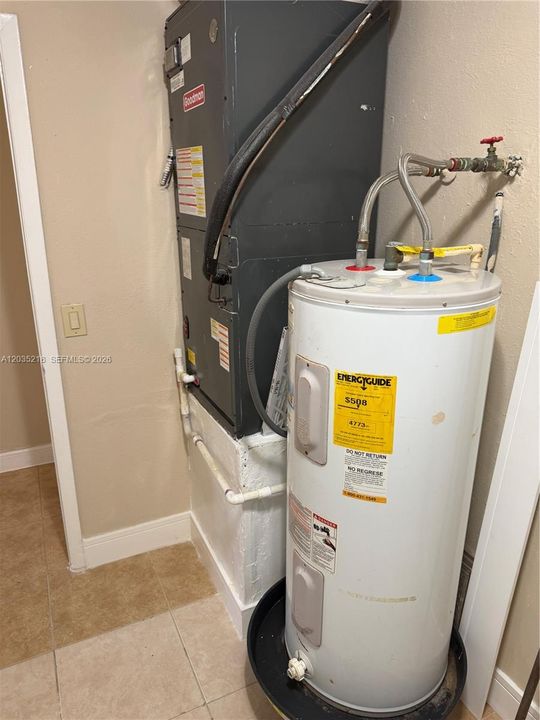 For Rent: $2,800 (3 beds, 1 baths, 1050 Square Feet)