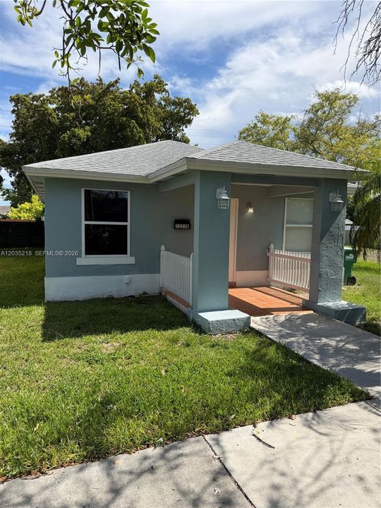 For Rent: $2,800 (3 beds, 1 baths, 1050 Square Feet)