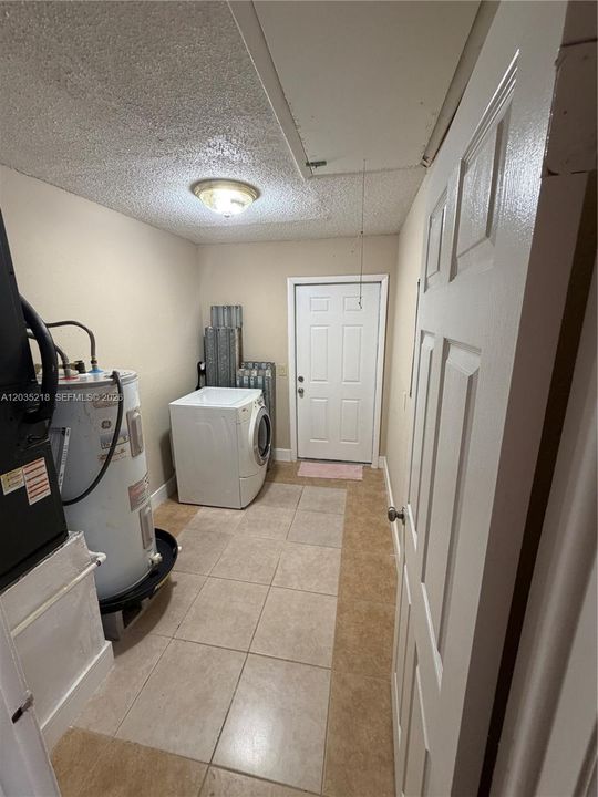 For Rent: $2,800 (3 beds, 1 baths, 1050 Square Feet)