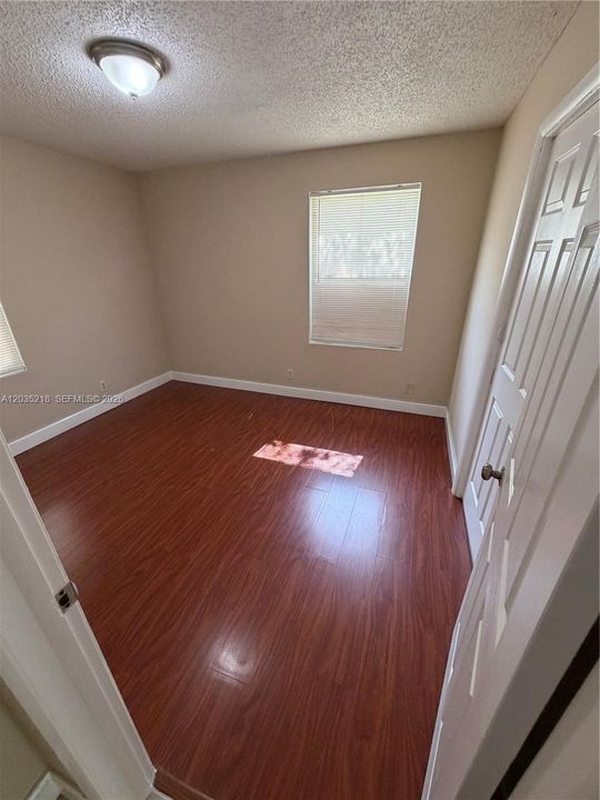 For Rent: $2,800 (3 beds, 1 baths, 1050 Square Feet)